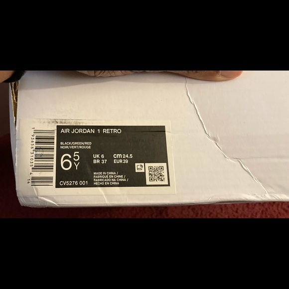 NWOT Air Jordan 1 Retro Black, Green, Red - Picture 3 of 6